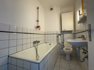 Wohnung 2. OG Badezimmer