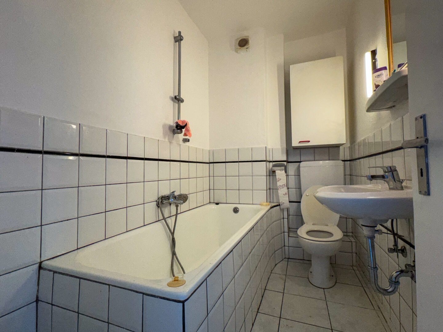 Wohnung 2. OG Badezimmer