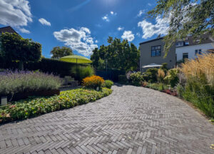Rückfront mit Gartenansicht