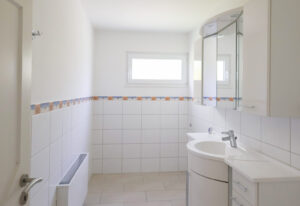 großes Gäste-WC Erdgeschoss