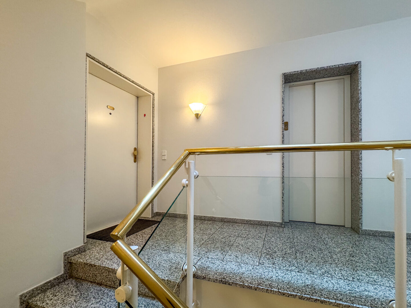 Hausflur und Wohnungseingang