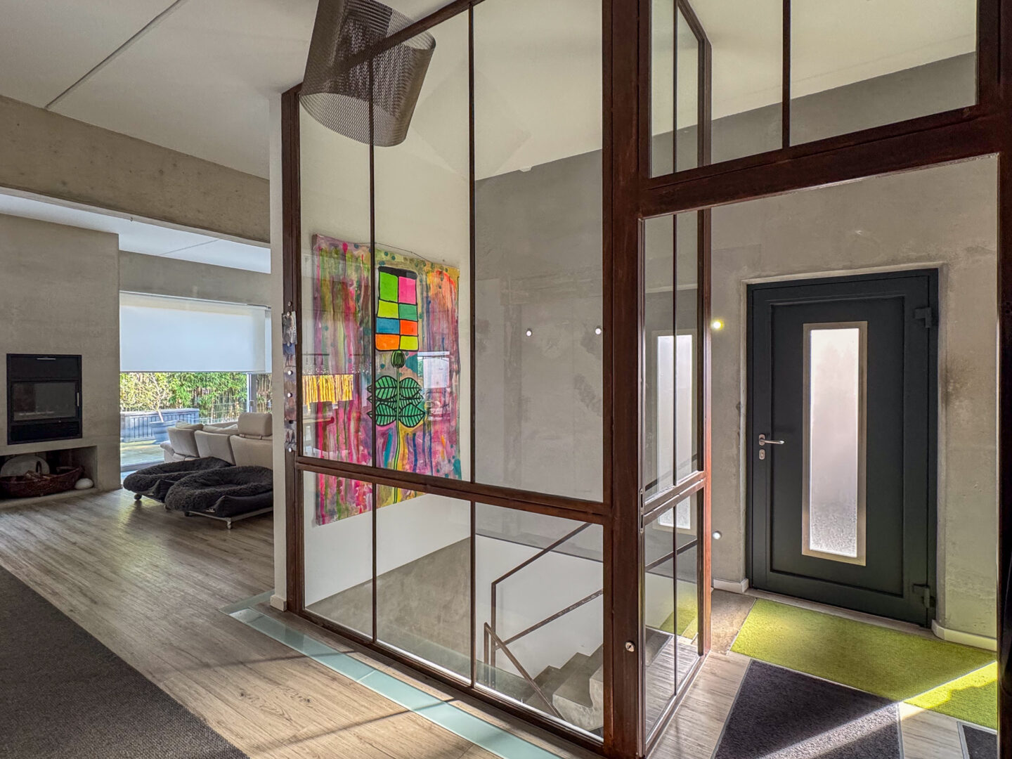 Windfang mit Abgang in den Keller innerhalb der Wohnung