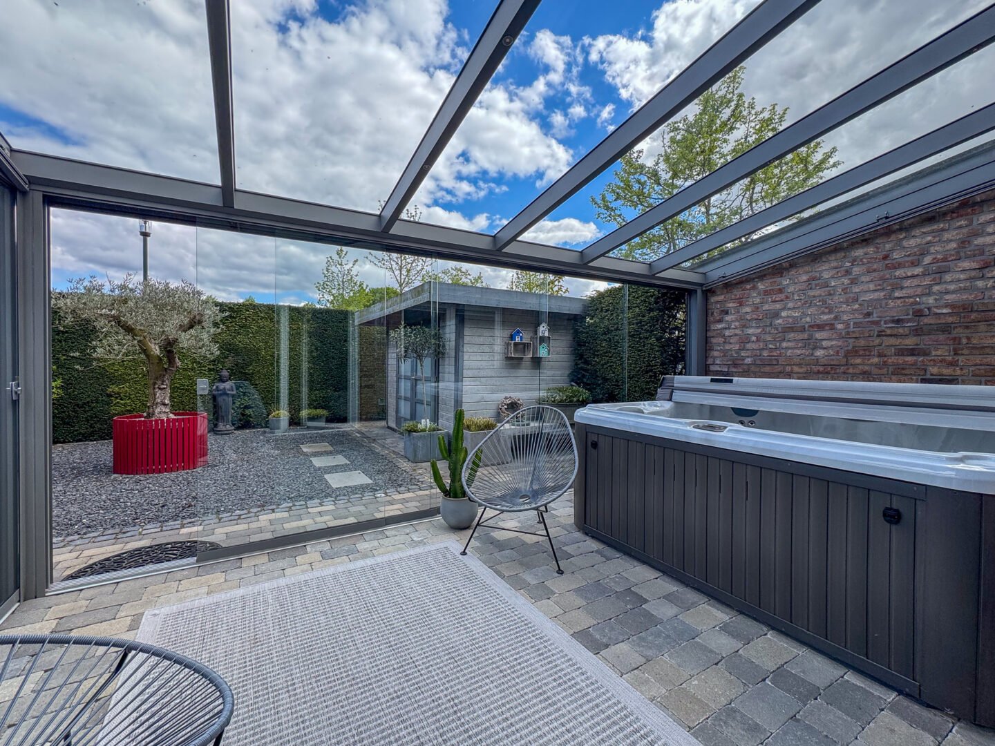 Sommergarten mit Whirlpool